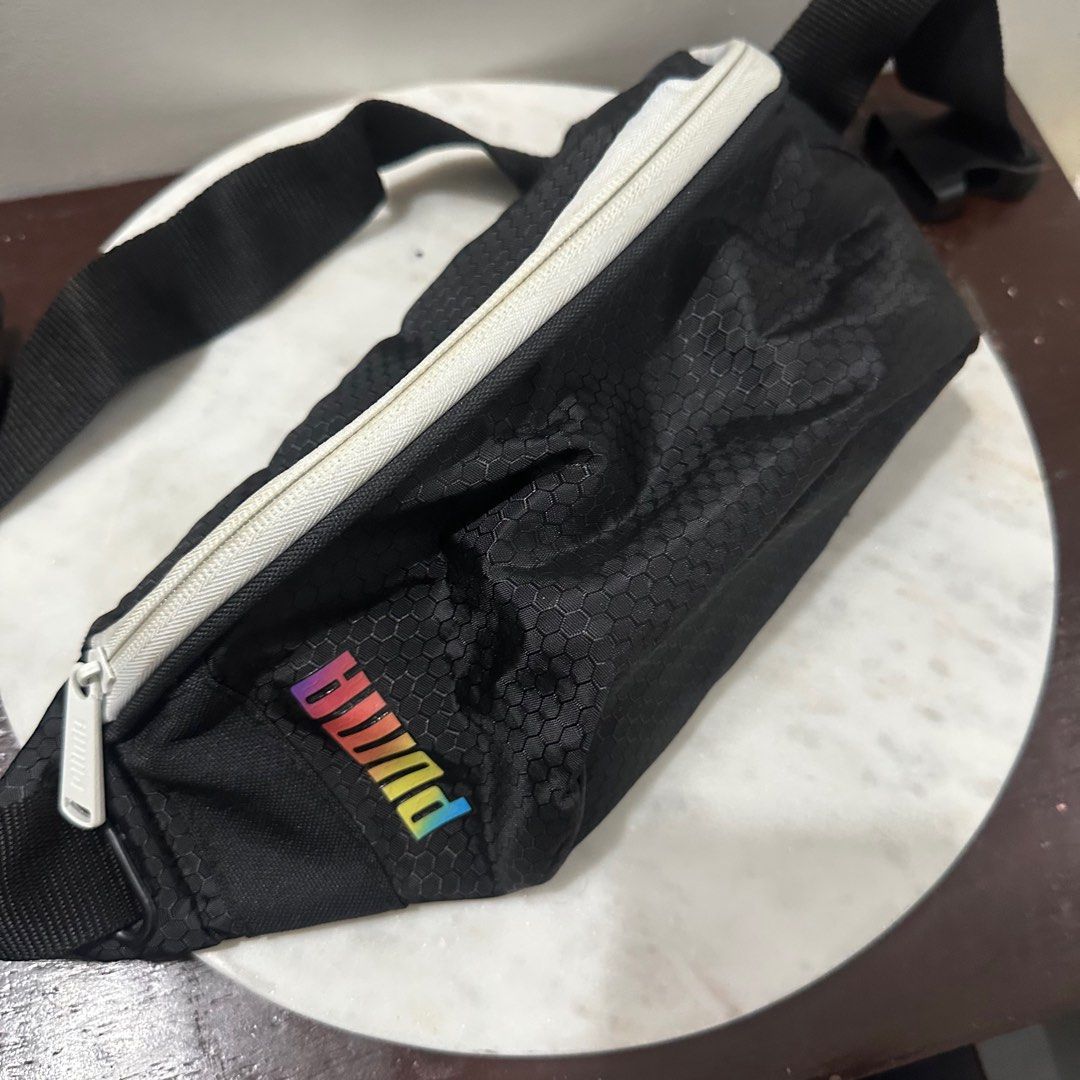 Authentic PUMA Running Belt Bag (Category: Activewear) located in Dinalupihan. Submitted by sagideclutter (Listing ID 1347889401, Image 1). Description: Lightly used Perfect for running or gym Adjustable Spacious Rfs letting go of bags .