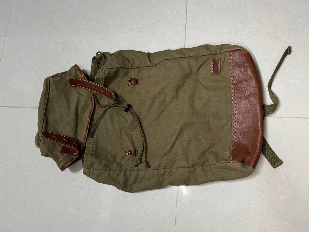 Backpack （分類：背包）位於 Hong Kong。 由 ericaleehun 提交（商品編號 1347131868，圖片 6）。簡介： 背包。