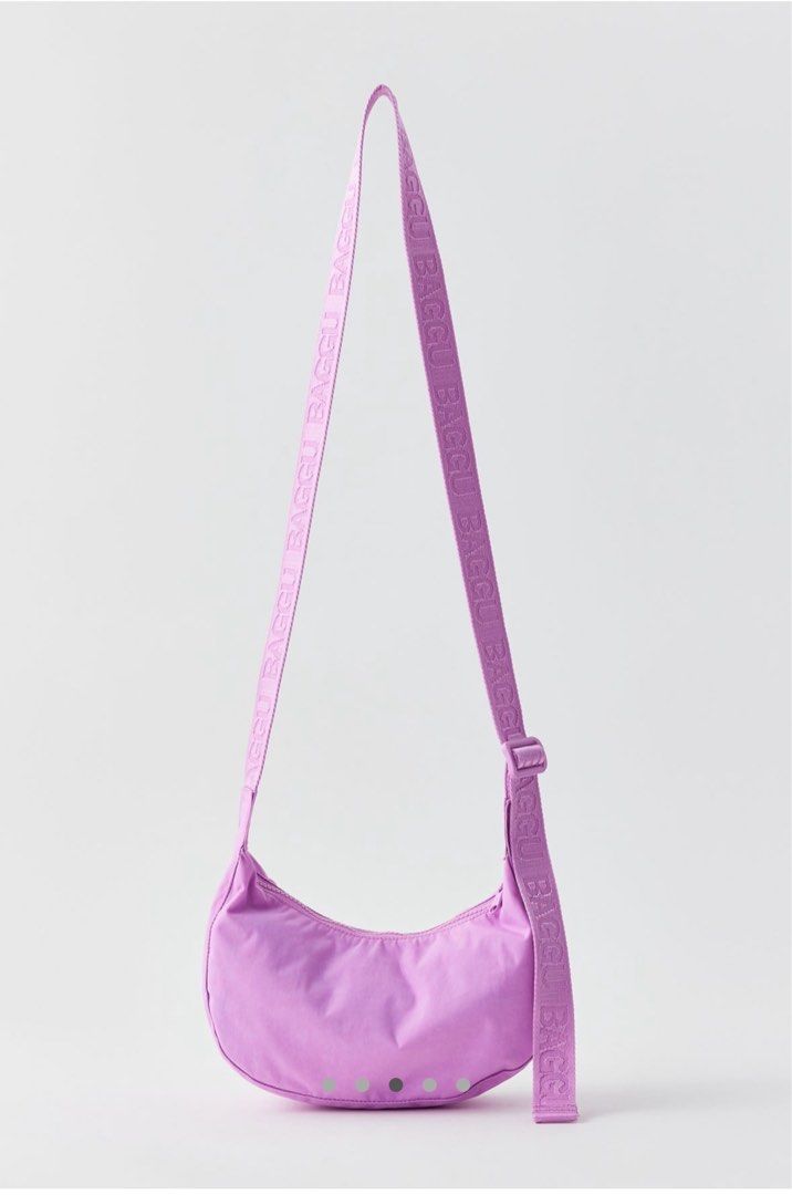 Baggu Small Nylon Crescent Bag Light Arctic Pink (Category: Cross-body Bags) located in Manila. Submitted by zlook (Listing ID 1347882848, Image 3). Description: Retails for 48 USD 1 stock only BAGGU small nylon crescent bag. BAGGU’s crescent bag in a smaller size that’s effortlessly casual and just roomy enough to carry your most-needed essentials. Comfy BAGGU shoulder bag silhouette with an adjustable tonal logo strap, it wears comfortably acro