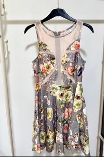 (Category: ) located in . Submitted by style-a-porter (Listing ID 1347896077, Image 1). Description: .