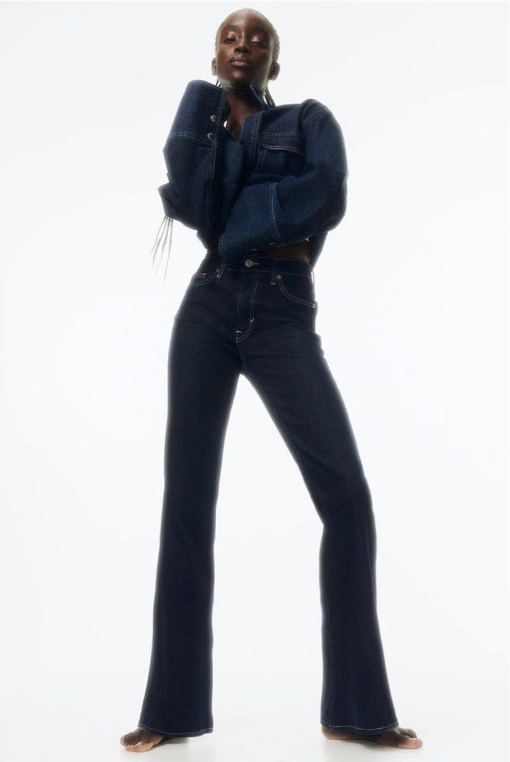 [BRAND NEW] H&M Flared High Jeans (Category: Jeans) located in Manila. Submitted by cinnamaldehyde (Listing ID 1347974910, Image 1). Description: - Brand New with tag (see last pic) -Dark denim -Size 32P - RFS: Does not fit me well (too long for me I’m 4’11 for reference) - Fits XXS-XS with waist 23-25 Tags: h&m, dark denim pants, flare, high waist.