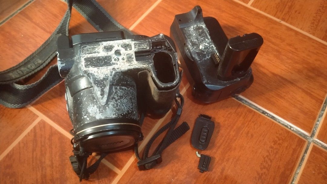 [Broken] Nikon Coolpix 5700 with MB-E5700 Battery Grip (Category: Cameras) located in Pasay City. Submitted by silentbear_c00b58 (Listing ID 1347853296, Image 3). Description: Broken Nikon Coolpix 5700 with MB-E5700 Battery Grip and Original Strap (For Parts or Repair) Selling a Nikon Coolpix 5700 digital camera with the MB-E5700 battery grip and original strap. The unit is broken and being sold as-is for parts or repair. Condition: - Camera: Bro