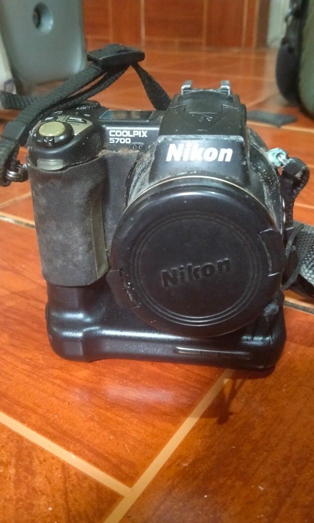 [Broken] Nikon Coolpix 5700 with MB-E5700 Battery Grip (Category: Cameras) located in Pasay City. Submitted by silentbear_c00b58 (Listing ID 1347853296, Image 1). Description: Broken Nikon Coolpix 5700 with MB-E5700 Battery Grip and Original Strap (For Parts or Repair) Selling a Nikon Coolpix 5700 digital camera with the MB-E5700 battery grip and original strap. The unit is broken and being sold as-is for parts or repair. Condition: - Camera: Bro