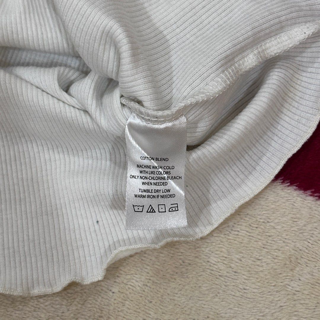 [BUNDLE] Aeropostale Cropped Tops in Size Small (Category: Others Tops) located in Manila. Submitted by arqchie (Listing ID 1347995273, Image 3). Description: RFS: Decluttering If you have any questions regarding the product, feel free to message me..