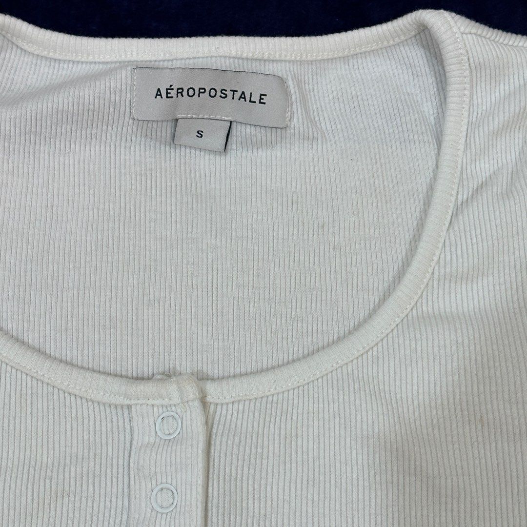 [BUNDLE] Aeropostale Cropped Tops in Size Small (Category: Others Tops) located in Manila. Submitted by arqchie (Listing ID 1347995273, Image 2). Description: RFS: Decluttering If you have any questions regarding the product, feel free to message me..