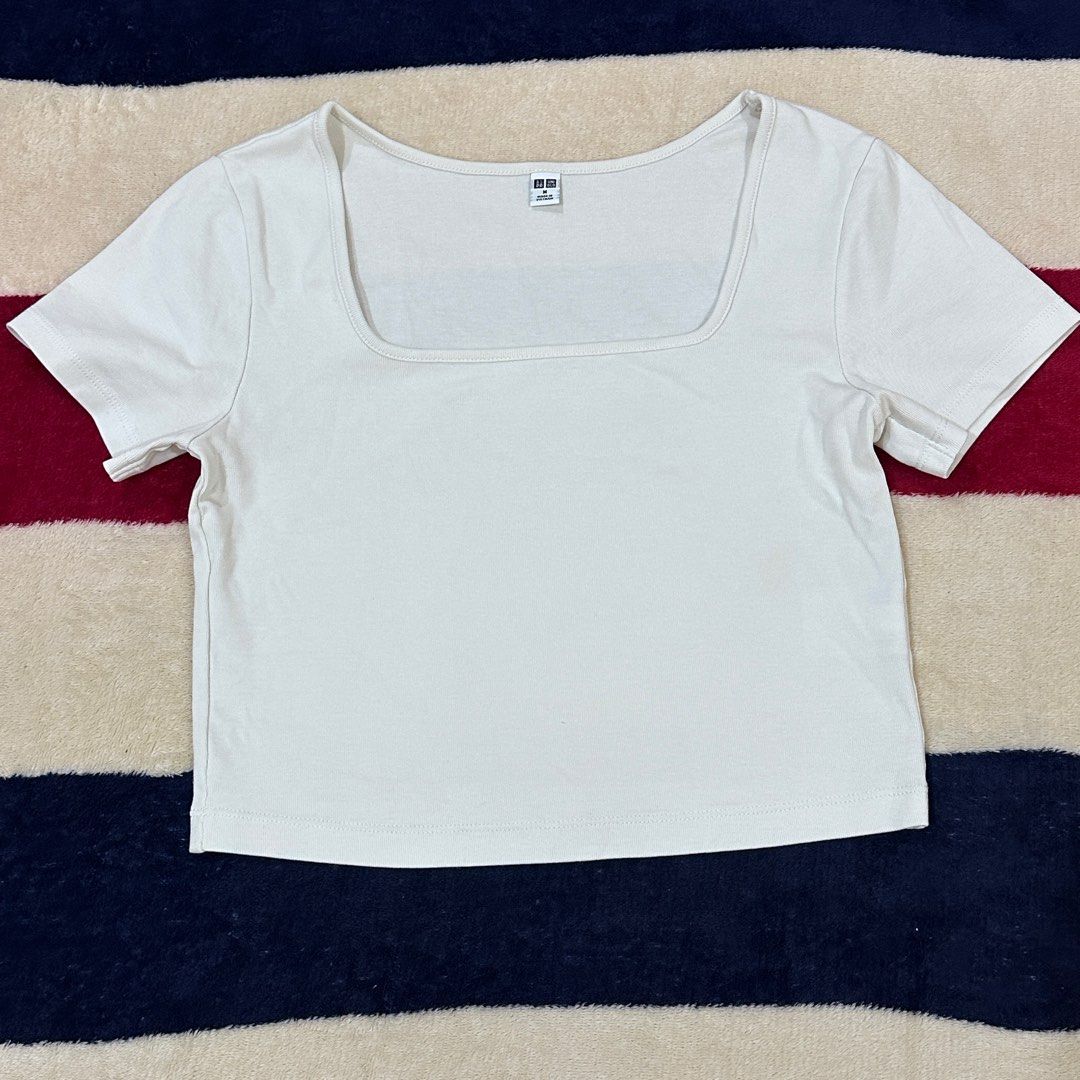 [BUNDLE] Uniqlo Square Neck Cropped Top in Size Medium (Category: Others Tops) located in Manila. Submitted by arqchie (Listing ID 1347994516, Image 3). Description: RFS: Decluttering If you have any questions regarding the product, feel free to message me..