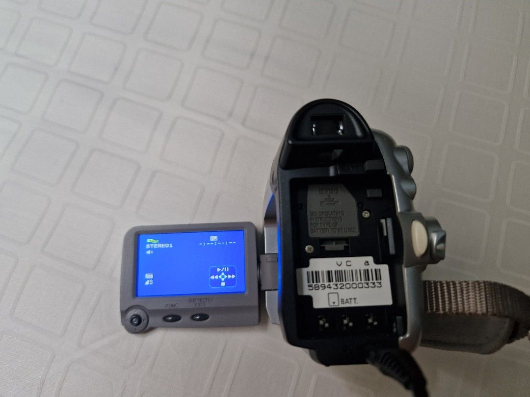 Canon ZR 850 Mini DV (Category: Video Cameras) located in Pasig City. Submitted by goodies_from_yesterday (Listing ID 1347867868, Image 3). Description: Camcorders are in a comeback now. This one still works well. For those who like to collect items on the early onset of the digital era. Lowest price is the price posted. No haggling..