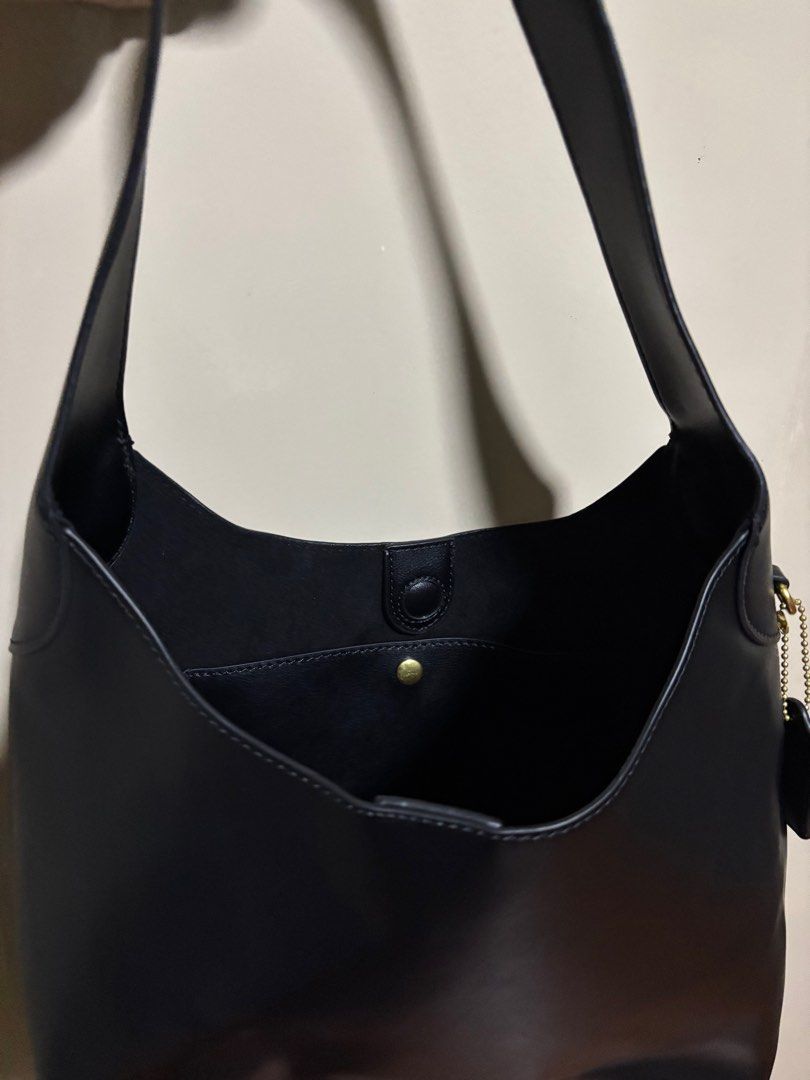 Coach Broolyn Dupe (Category: Shoulder Bags) located in Las Pinas. Submitted by piscaries (Listing ID 1348014679, Image 2). Description: Coach Brooklyn dupe Brand new with dust bag Colors: Black Choco Brown (sold) too small for a macbook but enough for your daily essentials Material: Vegan leather.