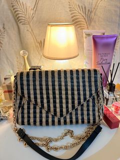 (Category: ) located in . Submitted by claires_collection (Listing ID 1347983583, Image 1). Description: .