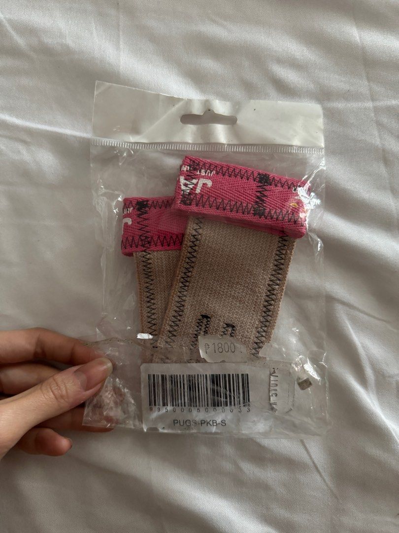 Jaws WOD Pull Up Hand Wraps/Grips (Category: Weights & Dumbbells) located in Quezon City. Submitted by loveniccc (Listing ID 1347875385, Image 2). Description: .