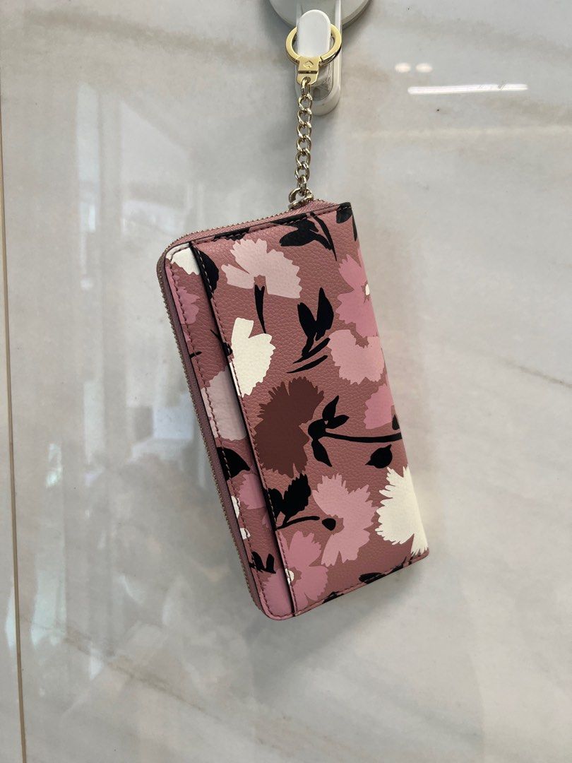 Kate Spade Floral Long Wallet with Keychain (Category: Purses & Pouches) located in Manila. Submitted by declutterwithme08 (Listing ID 1347974881, Image 3). Description: - bought from the States - guarenteed authentic - never used.