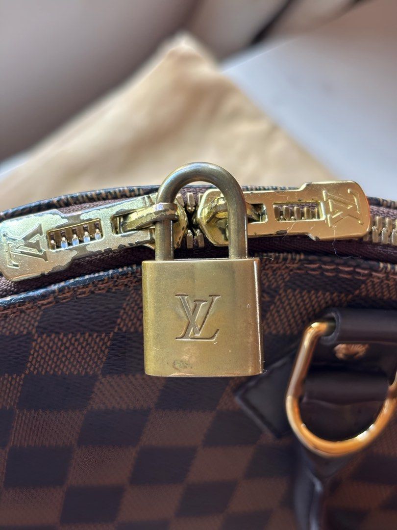 Louis Vuitton Alma Damier (Category: Luxury Bags & Wallets) located in Pasig City. Submitted by watch_up.mnl (Listing ID 1347875366, Image 2). Description: FOR SALE Louis Vuitton - Alma Damier - Dust bag - Keys P45,000 Cash/Gcash/Bank Transfer *Used but not abused *Minor aesthetic flaws *Bought in LV Paris years ago *Authenticated by LegitGrails Rfs: my mother unloading her bag collection, you can check personally for its legitimacy Location: Pas