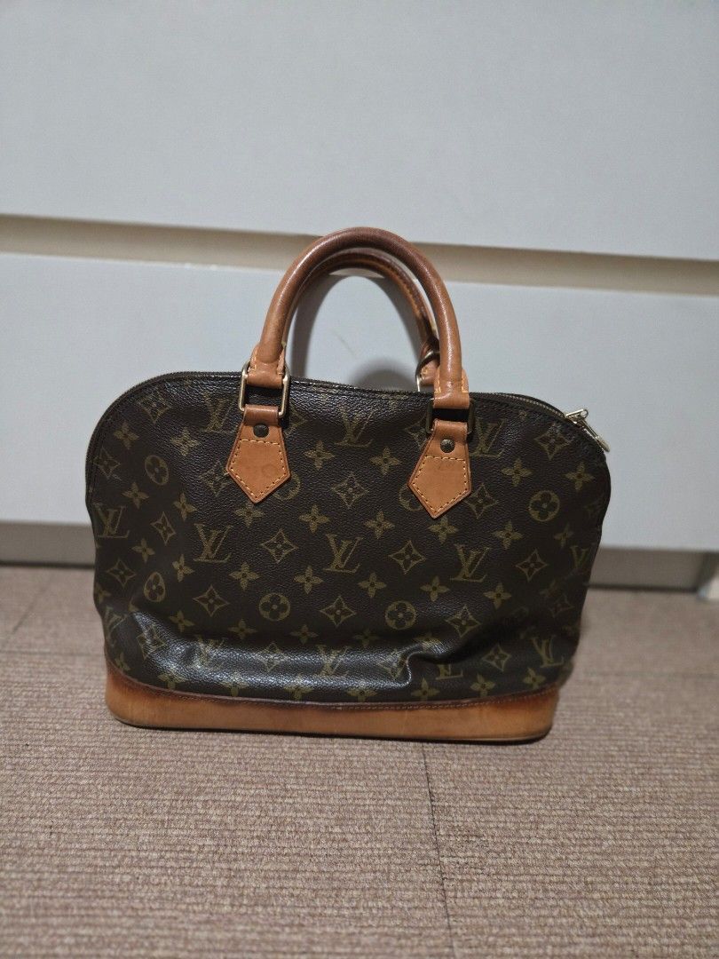 LV Alma (Category: Luxury Bags & Wallets) located in Quezon City. Submitted by ddlry (Listing ID 1347931643, Image 2). Description: .