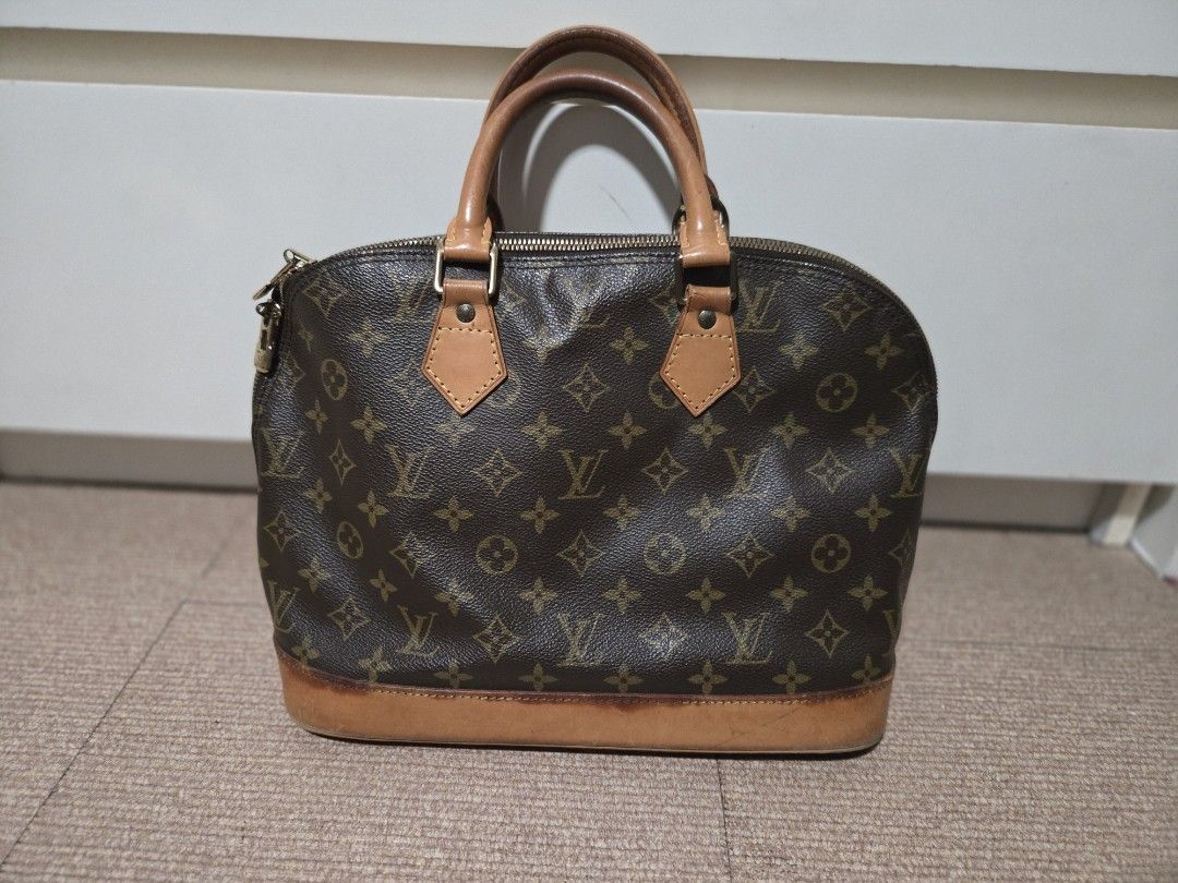 LV Alma (Category: Luxury Bags & Wallets) located in Quezon City. Submitted by ddlry (Listing ID 1347931643, Image 1). Description: .