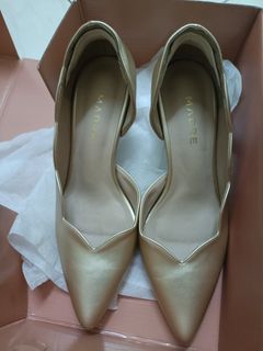 (Category: ) located in . Submitted by yourgotoutfit (Listing ID 1347971081, Image 1). Description: .