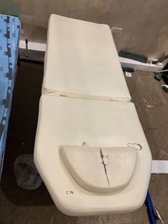 MASSAGE BED with metal frame