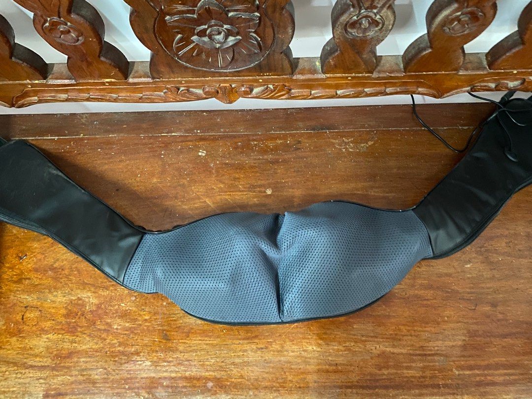 Neck and Back Massager (Category: Massage Devices) located in Manila. Submitted by fromsandy (Listing ID 1347960845, Image 3). Description: - og price: 1K - rfs: hindi nagagamit - no flaws.
