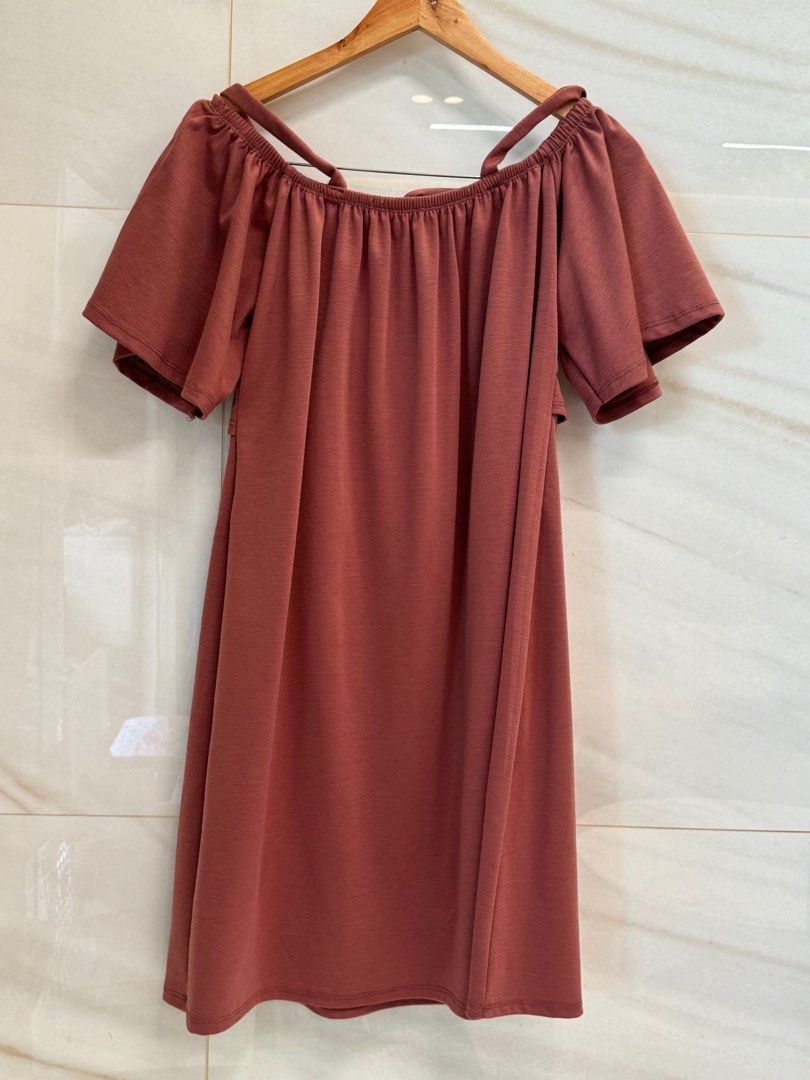 Off Shoulder Plus Size Blush Dress (Category: Dresses) located in Manila. Submitted by declutterwithme08 (Listing ID 1347974072, Image 3). Description: - fits XL Helping Tags: Zara Mango Forever 21 H&M Uniqlo Bershka Stradivarius COS Harlan and Holden Urban Revivo Dorothy Perkins .