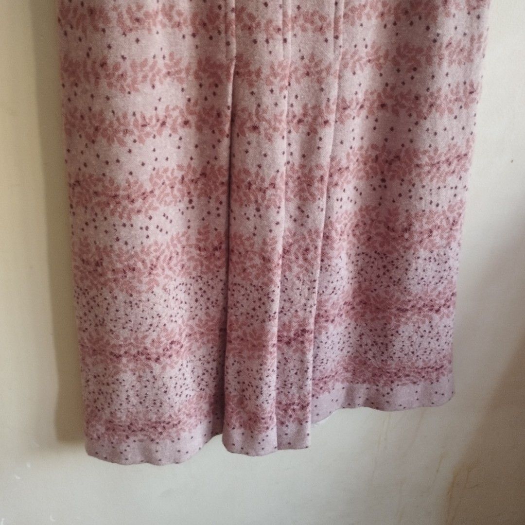 Pink Floral Midi Skirt (Category: Skirts) located in Quezon City. Submitted by abby_de (Listing ID 1347897241, Image 3). Description: 🪷 waist / length (in inches): 25 / 25 🪷 description: thick fabric, has inner lining 🪷 flaws, if any: none 🪷 PRICES ARE FINAL. please, no more haggling, as my pricing is very reasonable na. however, i can give discount if you buy 2 or more pieces. 🪷 RFS: decluttering. note: please manage your expectations as th