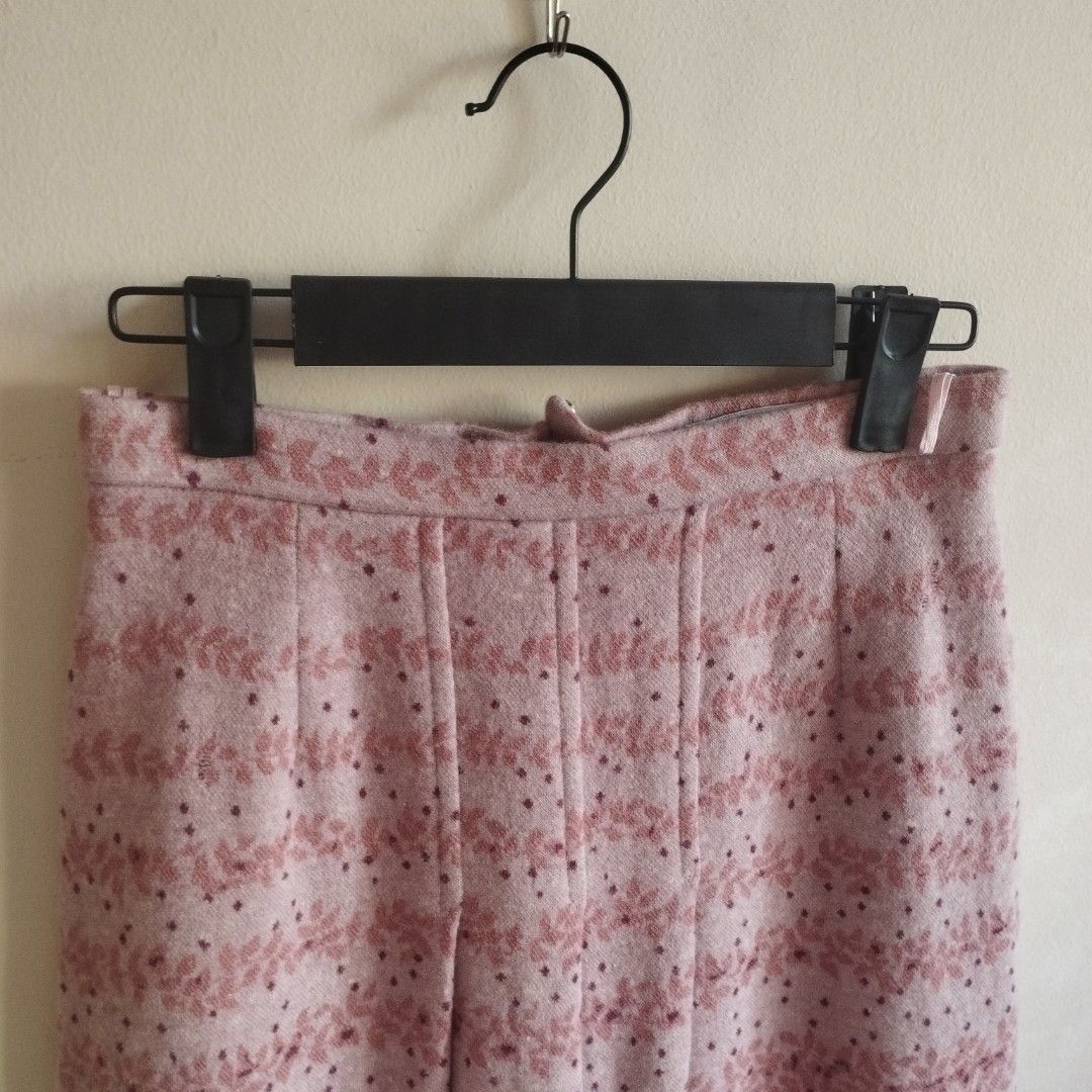Pink Floral Midi Skirt (Category: Skirts) located in Quezon City. Submitted by abby_de (Listing ID 1347897241, Image 2). Description: 🪷 waist / length (in inches): 25 / 25 🪷 description: thick fabric, has inner lining 🪷 flaws, if any: none 🪷 PRICES ARE FINAL. please, no more haggling, as my pricing is very reasonable na. however, i can give discount if you buy 2 or more pieces. 🪷 RFS: decluttering. note: please manage your expectations as th
