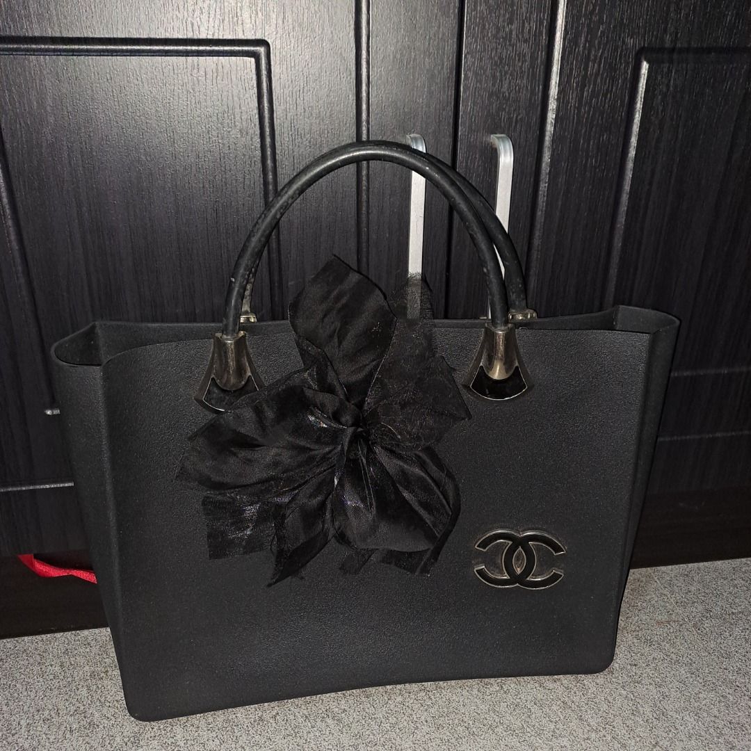 Pre loved chanel bag (Category: Luxury Bags & Wallets) located in Koronadal. Submitted by hiiiii.hello (Listing ID 1347965273, Image 1). Description: Mop: gcash (payo) Mod: j&t express Loc: mindanao.