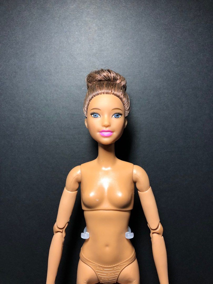 Preloved Made to Move Mattel Barbie Doll (Category: Kids Toys) located in Bacoor. Submitted by svnknghts13 (Listing ID 1348017815, Image 2). Description: Original Made to Move Brunette Mattel Barbie Doll -preloved -articulated made to move doll -in good condition Please manage your expectations..