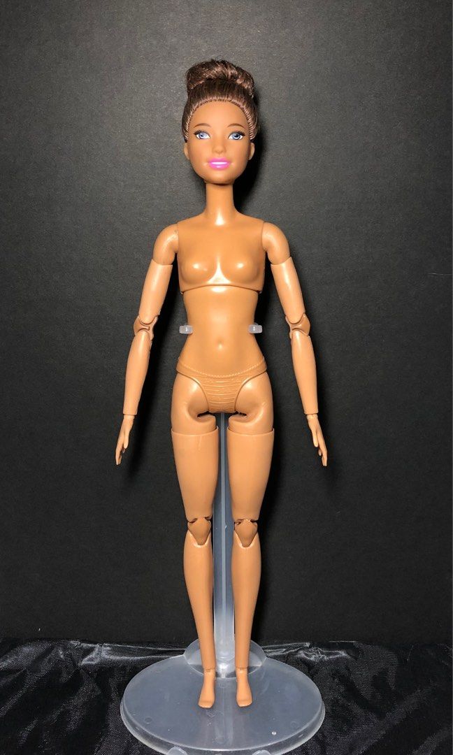 Preloved Made to Move Mattel Barbie Doll (Category: Kids Toys) located in Bacoor. Submitted by svnknghts13 (Listing ID 1348017815, Image 1). Description: Original Made to Move Brunette Mattel Barbie Doll -preloved -articulated made to move doll -in good condition Please manage your expectations..