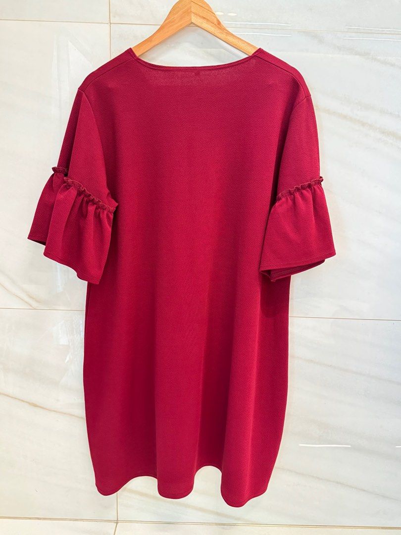 Red Flared Sleeves Plus Size Dress (Category: Dresses) located in Manila. Submitted by declutterwithme08 (Listing ID 1347973405, Image 3). Description: - 3XL on tag - nice thick fabric Helping Tags: Zara Mango Forever 21 H&M Uniqlo Bershka Stradivarius COS Harlan and Holden Urban Revivo Dorothy Perkins .