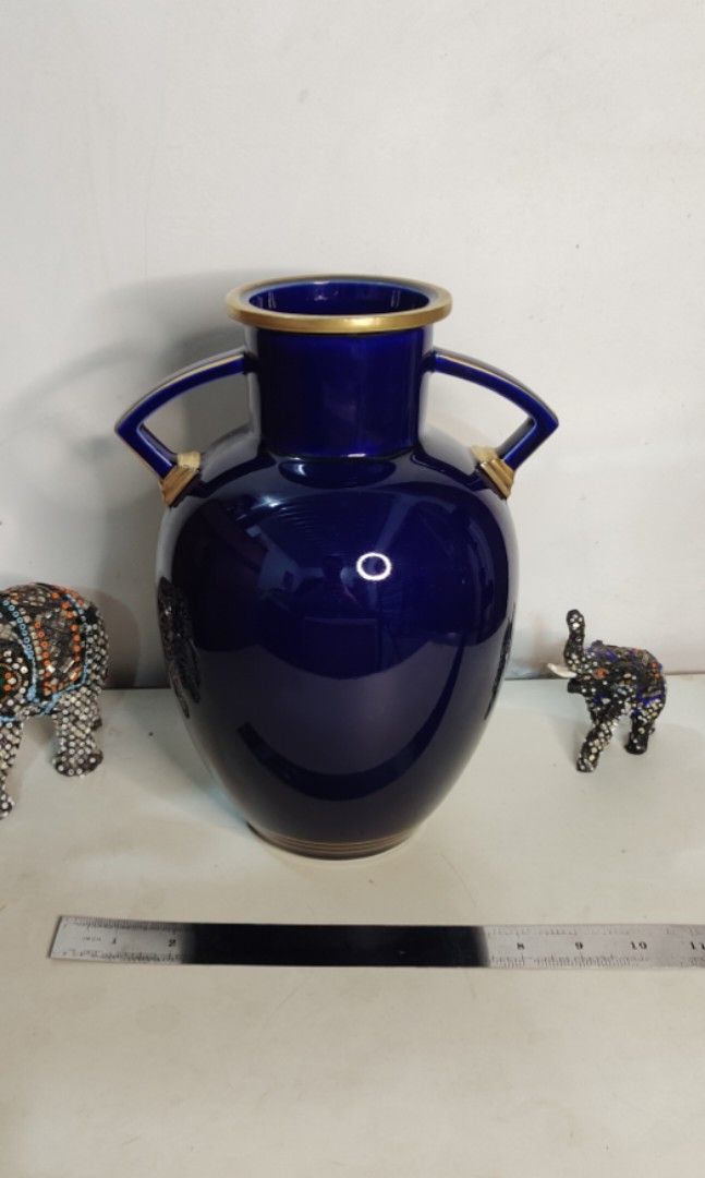 Richfield Blue Vase 10.5 inches (Category: Vases & Decorative Bowls) located in Santa Cruz. Submitted by retroflash (Listing ID 1347924490, Image 1). Description: Blue/ gold lining Vase height 10 inches body 7 inches lip/rim 4 inches no chips/cracks in good condition.