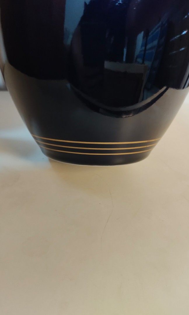 Richfield Blue Vase 10.5 inches (Category: Vases & Decorative Bowls) located in Santa Cruz. Submitted by retroflash (Listing ID 1347924490, Image 2). Description: Blue/ gold lining Vase height 10 inches body 7 inches lip/rim 4 inches no chips/cracks in good condition.