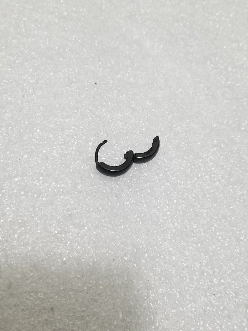 SINGLE EAR LOOP EARRING （分類：耳環）位於 Hong Kong。 由 annasam186 提交（商品編號 1344796446，圖片 10）。簡介： 10hkd each Delivery available by normal post or SF EXPRESS。