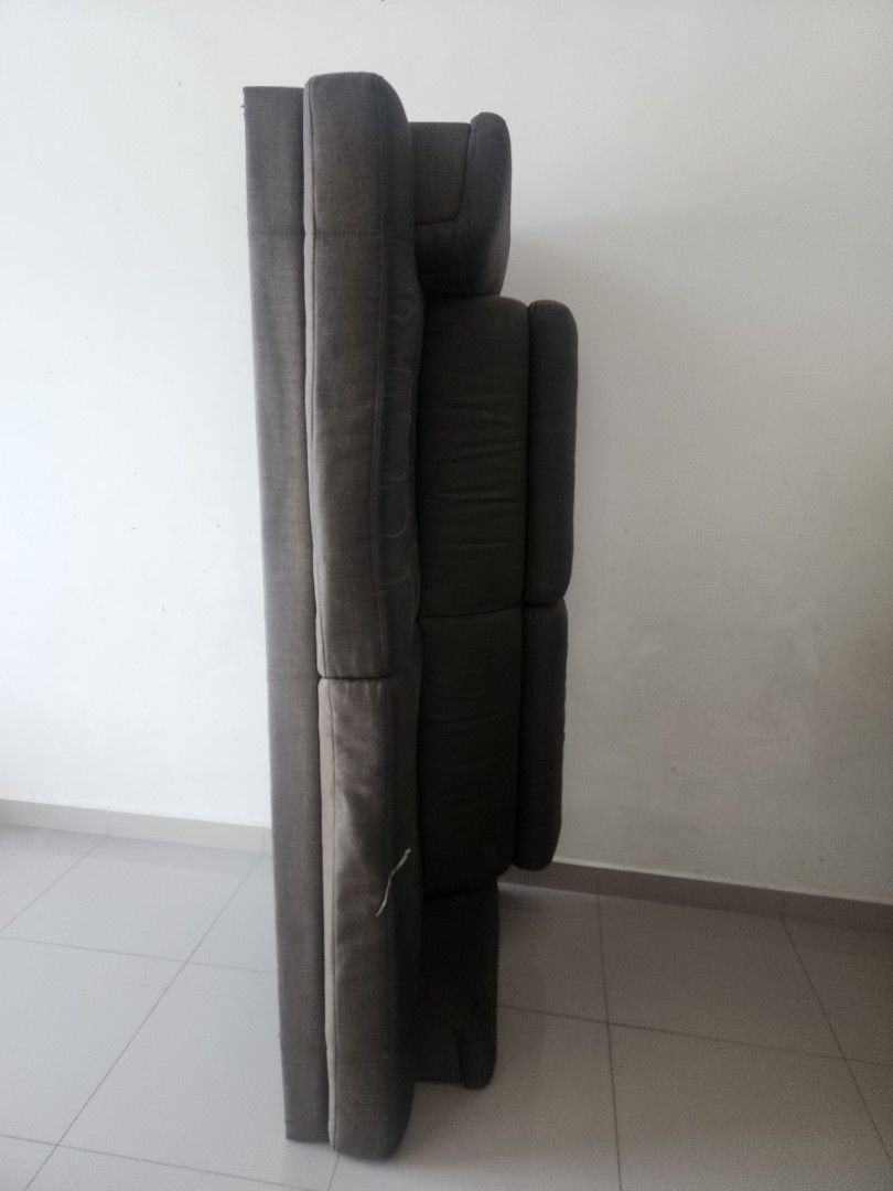 Sofa (Category: Sofas) located in Kuala Lumpur. Submitted by riff1811 (Listing ID 1347863679, Image 3). Description: NAK LETGO MURAH2 ,SEBAB NAK PINDAG RUMAH 2 untuk 150 SELF.PICK UP DUTAMAS AREA.