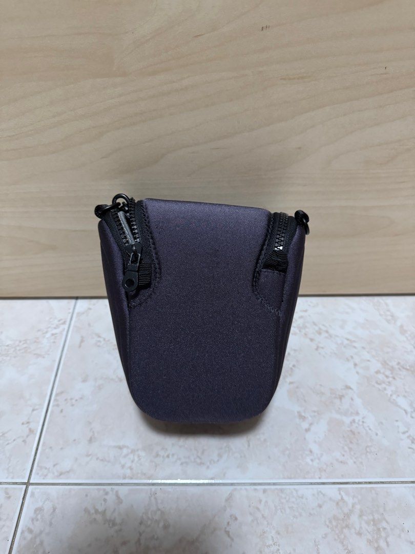 Sony Basic Camera Bag LCS-BBF (Category: Camera Bags & Carriers) located in Singapore. Submitted by tom_sells (Listing ID 1347865619, Image 3). Description: Hardly used, comes with sling.
