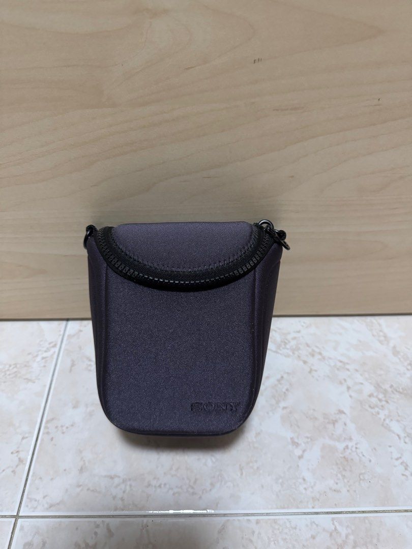 Sony Basic Camera Bag LCS-BBF (Category: Camera Bags & Carriers) located in Singapore. Submitted by tom_sells (Listing ID 1347865619, Image 1). Description: Hardly used, comes with sling.