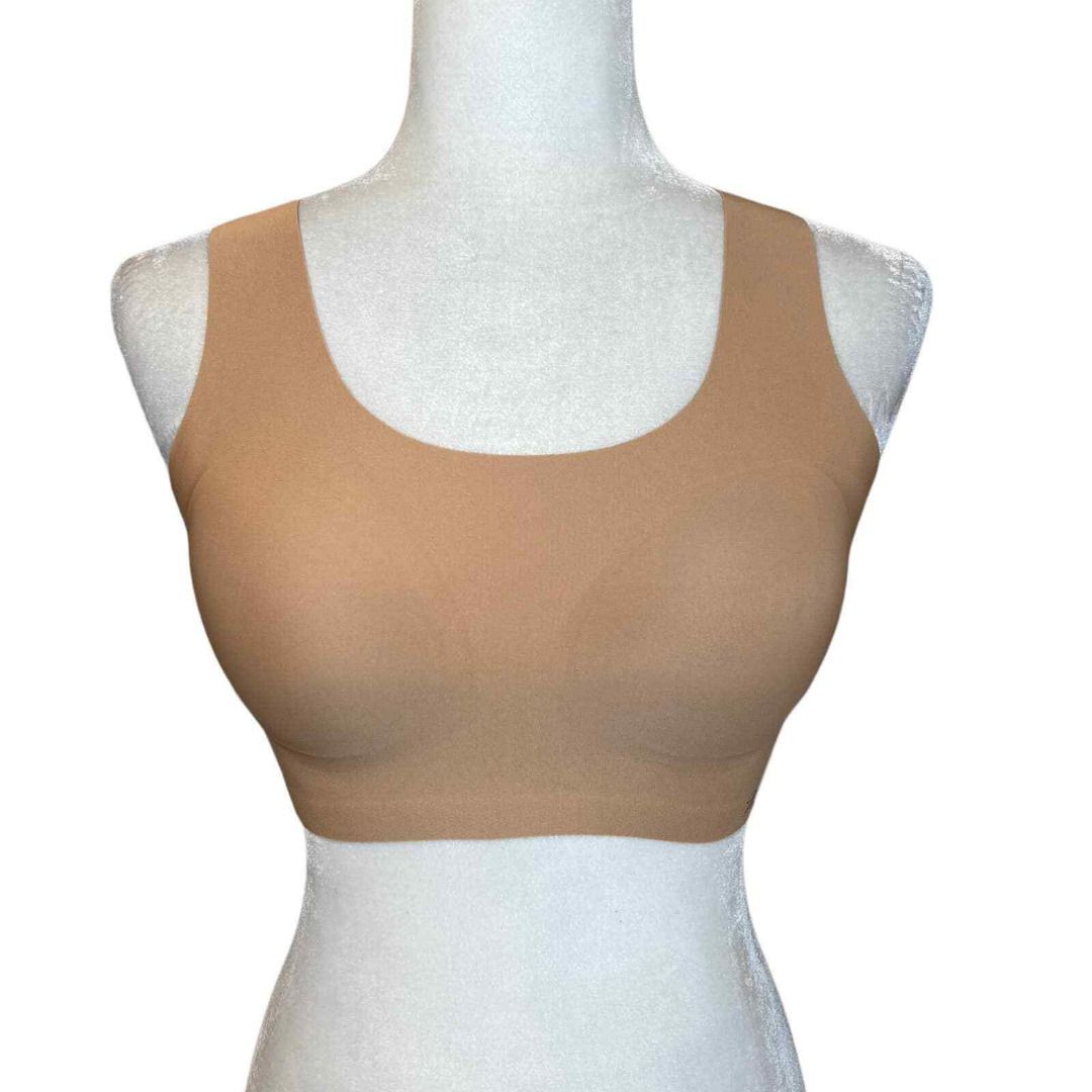 Victoria Secret Original bralette (Category: Undergarments & Loungewear) located in Quezon City. Submitted by stylishchic08 (Listing ID 1347912126, Image 3). Description: Victoria secret Bra In lightweight and breathable fabric with 360-degree stretch,;this essential bra in easy dual sizing is designed to conform to your curves for the perfect fit. Featuring raw-cut, bonded edges and zero hardware for smoothness, removable bra pads for shape and 