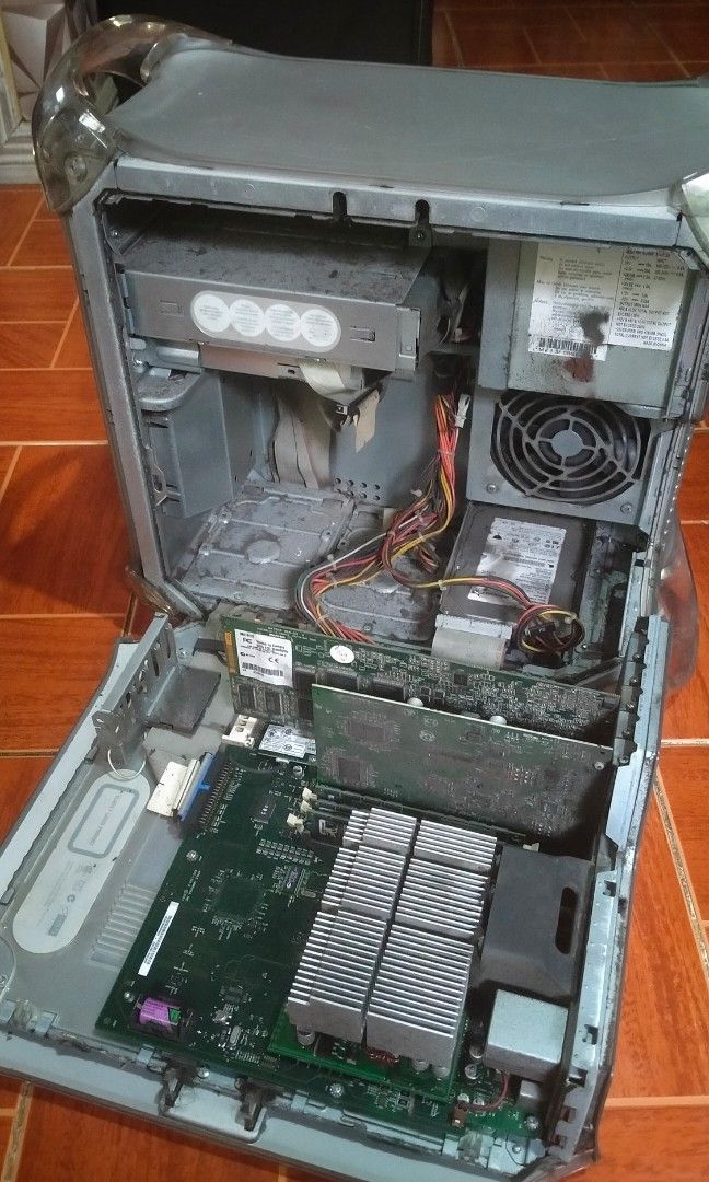 Vintage Power Mac G4 (933 MHz) (Category: Desktops) located in Pasay City. Submitted by silentbear_c00b58 (Listing ID 1347886157, Image 2). Description: Vintage Power Mac G4 (933 MHz) - As Is / For Mac Collectors Price: ₱3,500 (or best offer) Selling my Power Mac G4 (Model M8493) from 2001, perfect for Mac collectors or anyone looking for a piece of Apple history. This vintage Mac is sold as is, as I have not tested it recently. Specs: Processor: