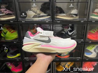 由 xh._.sneakers (刊登 ID 1348013865，圖片 1) 提交，位於 的 (類別：)，說明：。