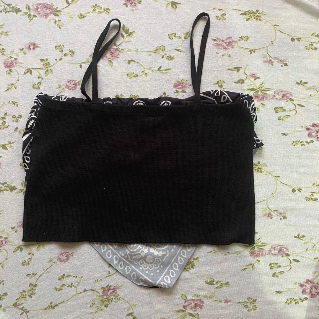 y2k black bandana cami top (Category: Sleeveless) located in San Pablo. Submitted by nyangjunz (Listing ID 1347872194, Image 3). Description: - no when worn - see photo for measurements - manage your expectations - last price posted - offer only if serious.