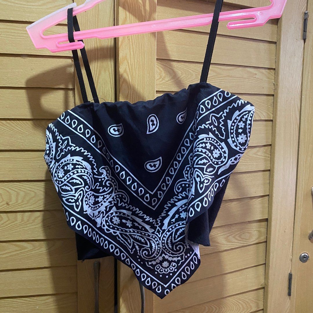 y2k black bandana cami top (Category: Sleeveless) located in San Pablo. Submitted by nyangjunz (Listing ID 1347872194, Image 1). Description: - no when worn - see photo for measurements - manage your expectations - last price posted - offer only if serious.