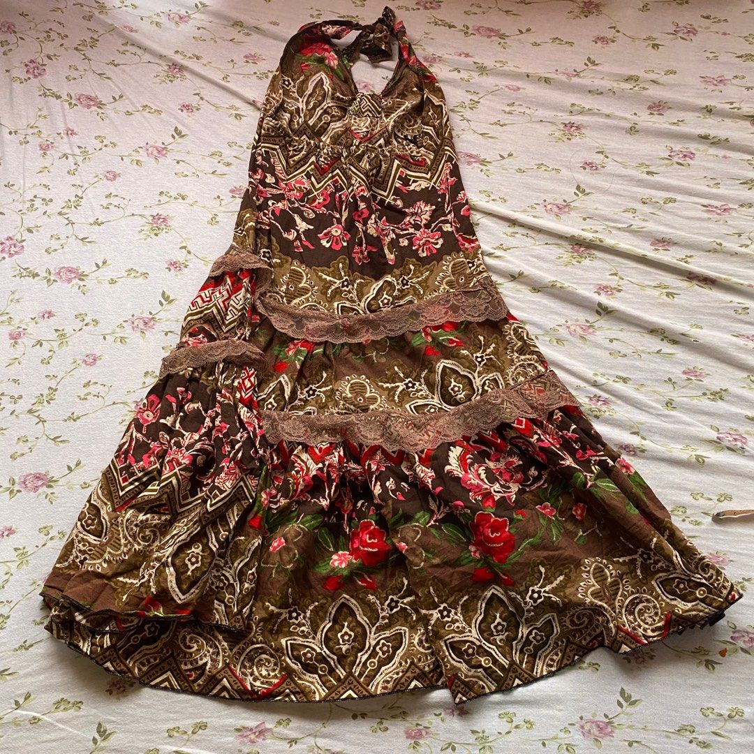 y2k vintage backless halter dress (Category: Dresses) located in San Pablo. Submitted by nyangjunz (Listing ID 1347872729, Image 3). Description: - no when worn - see photo for measurements - manage your expectations - last price posted - offer only if serious.