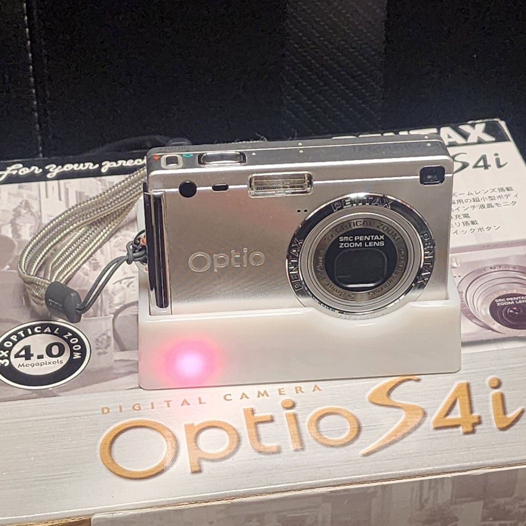 二手Used Pentax Optio S4i 400 萬像素CCD 輕巧型數碼相機4MP Digital Camera with 3x  Optical Zoom, 攝影器材, 相機- Carousell