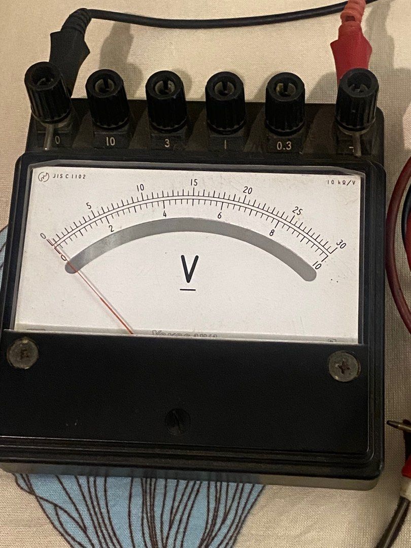 Analog Panel Pointer Voltmeter (Category: Others) located in Kuala Lumpur. Submitted by banana_bee (Listing ID 1348134071, Image 2). Description: Analog panel pointer meter.