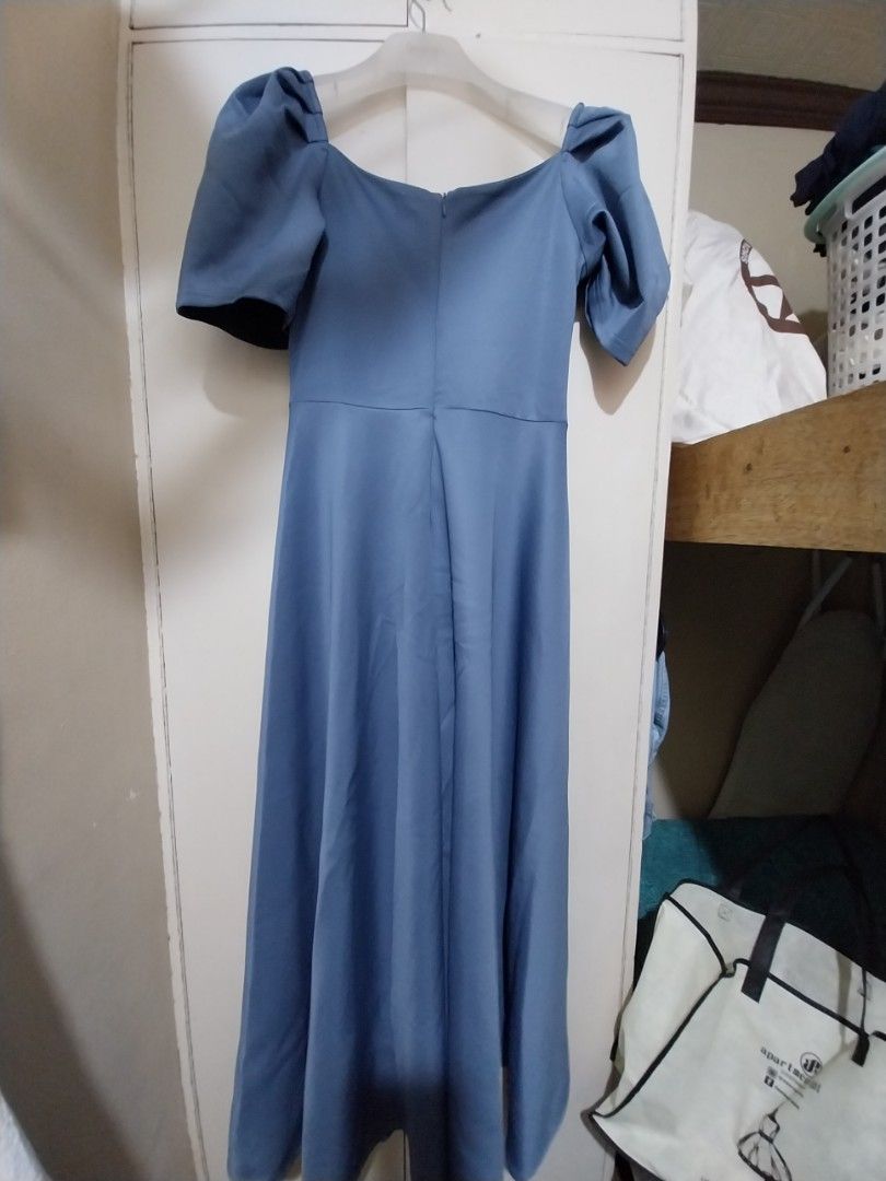Apartment eight Gown (Category: Evening dresses & gowns) located in Mandaluyong City. Submitted by erlize (Listing ID 1348032066, Image 2). Description: hindi pa po nasuot kasi hindi angkop sa theme ng bride medium po ang size ko kaya maluwag po sya sa akin..