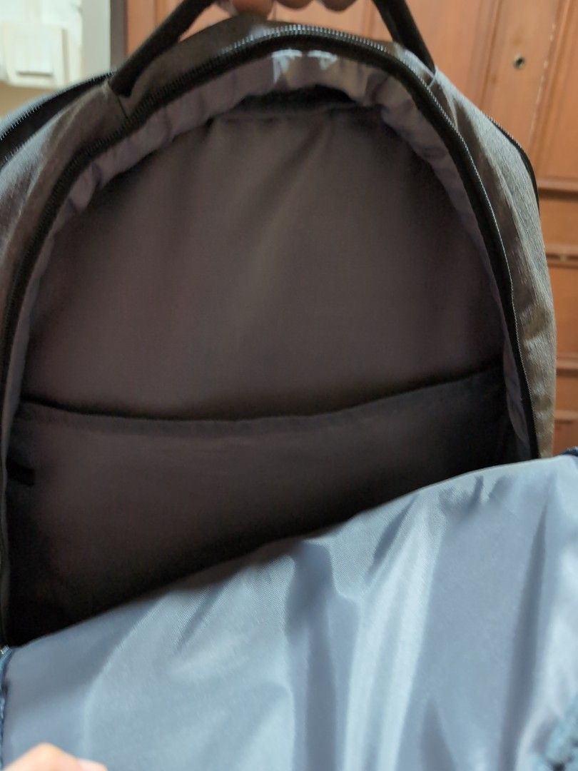 Backpack (Category: Laptop Bags & Sleeves) located in Singapore. Submitted by kityeetoh (Listing ID 1348090168, Image 3). Description: Lenovo Laptop bag.