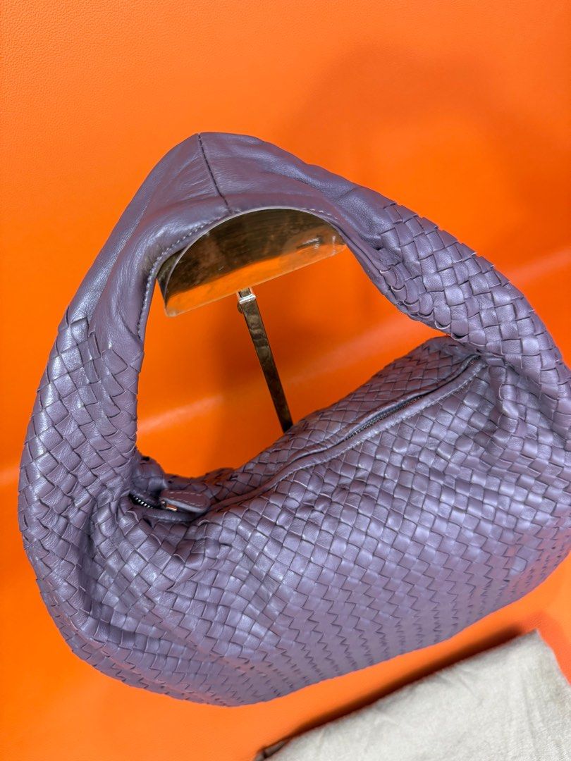 Bottega veneta hobo bag (Category: Luxury Bags & Wallets) located in Binalonan. Submitted by sheenaluxarchive (Listing ID 1348127662, Image 2). Description: Rank a to ab With cards and dustbag No major flaws Some pressmarks Self auth.