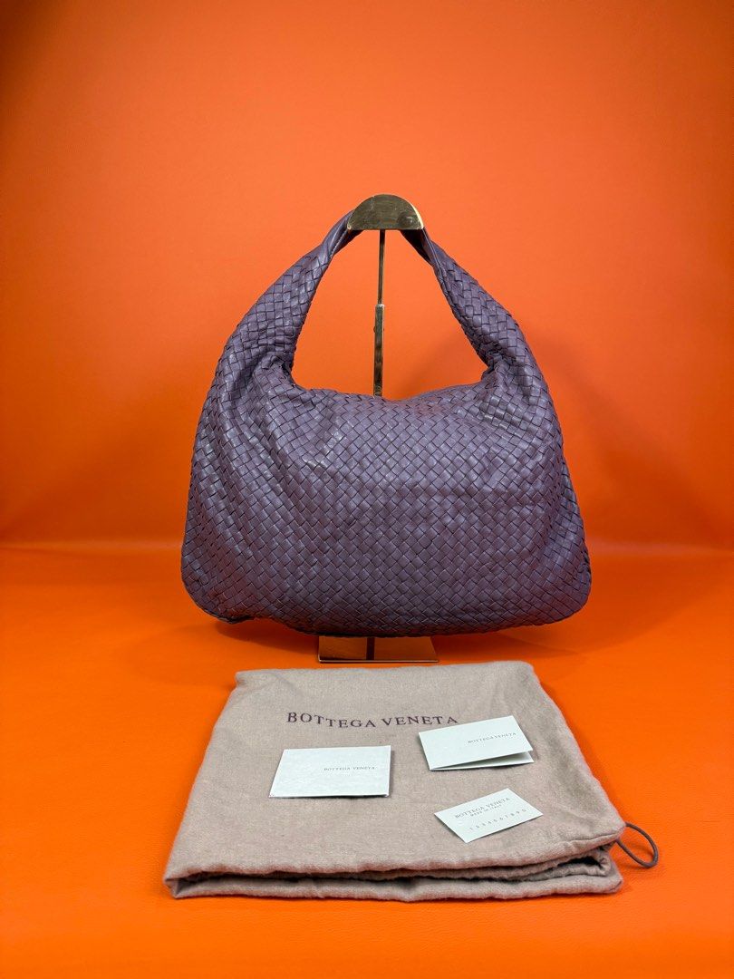 Bottega veneta hobo bag (Category: Luxury Bags & Wallets) located in Binalonan. Submitted by sheenaluxarchive (Listing ID 1348127662, Image 1). Description: Rank a to ab With cards and dustbag No major flaws Some pressmarks Self auth.