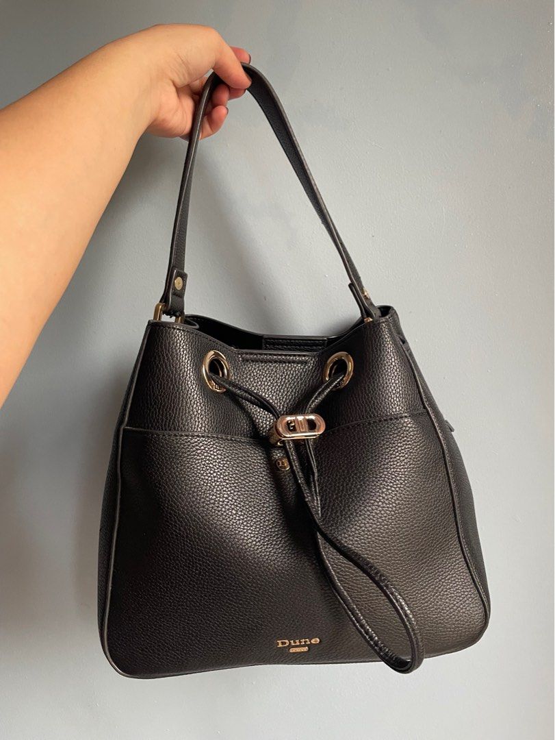 Dune Dlilly Black Bucket Bag (Category: Luxury Bags & Wallets) located in San Pedro. Submitted by aileenrcg_ (Listing ID 1348159351, Image 1). Description: used only once with slight pamamalat sa strap (see pics) pouch included.