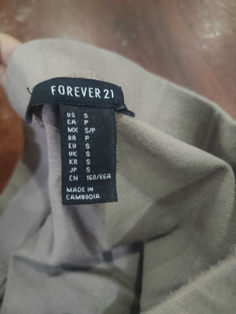 Forever 21 Skirt (Category: Skirts) located in San Vicente. Submitted by modamorphosis (Listing ID 1348146469, Image 2). Description: .