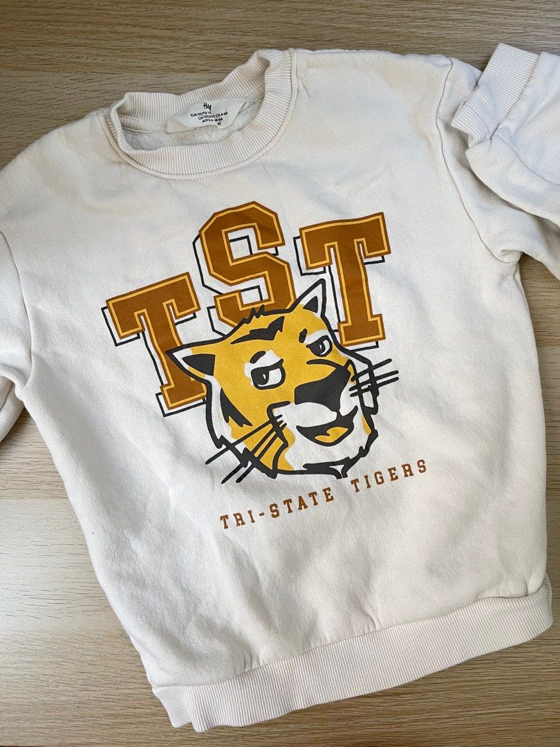 H&M long sleeves for boys tiger white (Category: Babies & Kids Fashion) located in Manila. Submitted by kaecouture (Listing ID 1348065301, Image 1). Description: Used only in NYC! Size 5-6 Good as new!.