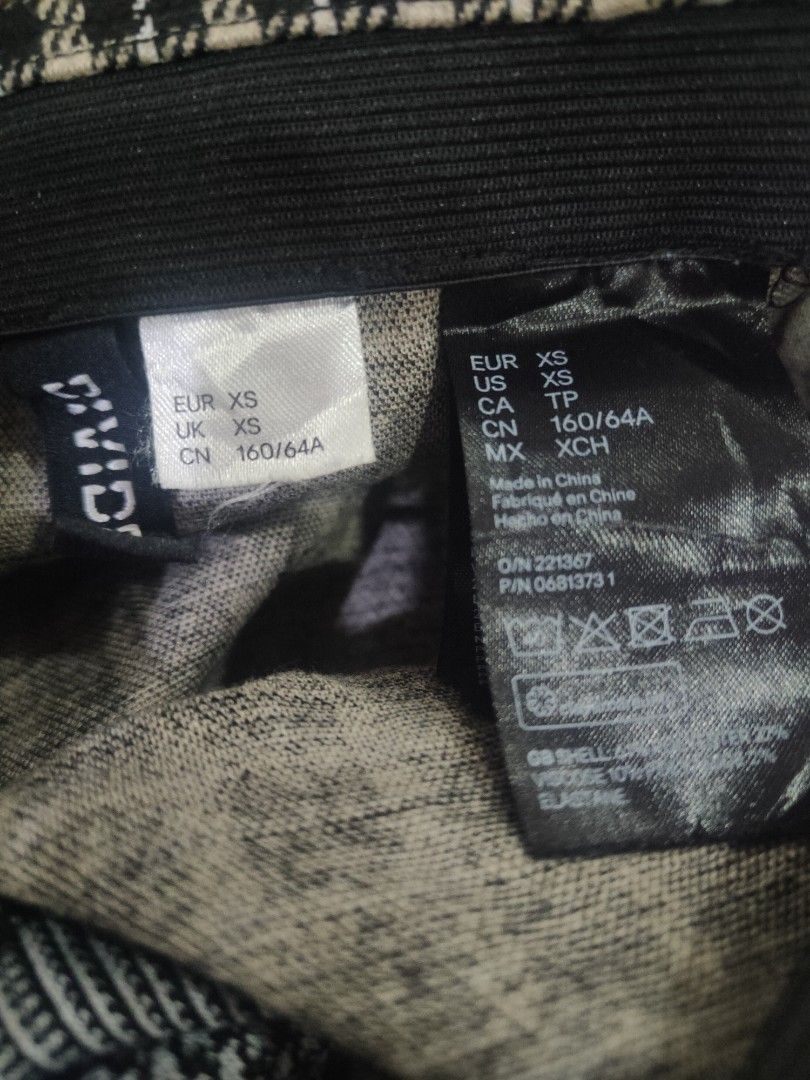 H&M Skirt (Category: Skirts) located in San Vicente. Submitted by modamorphosis (Listing ID 1348147605, Image 2). Description: .